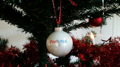Meldung: Weihnachtliche Stimmung im Büro