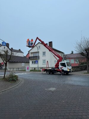 Hoher Sachschaden an der Beleuchtung des Fußgängerüberweges (Bild vergrößern)