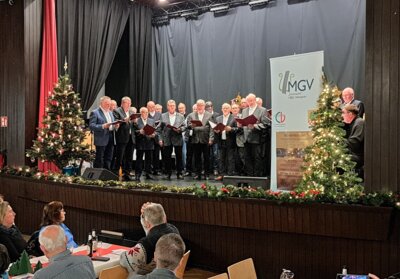 Foto zur Meldung: Vorweihnachtliche Feier für Seniorinnen und Senioren in der Rausinger Halle am 07.12.2024