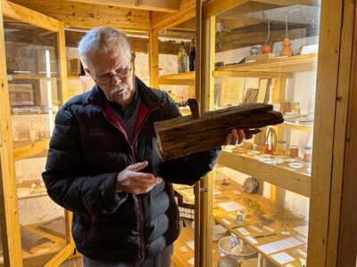 Foto zur Meldung: Gunter Altenkirch stellt seine Artikel aus der Reihe 