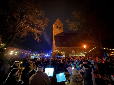 Posaunenchor vor der Kirche Sankt Nikolai; Stadt Kremmen / Sebastian Busse