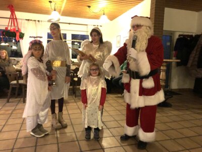 Der Nikolaus mit seinen Engeln