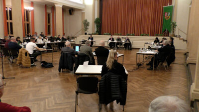 Mit 19 Ja- und 2 Nein-Stimmen entschieden sich die Stadtverordneten in namentlicher Abstimmung für die weitere Prüfung der Projektumsetzung