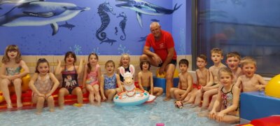 Erfolgreicher Abschluss des letzten Anfängerschwimmkurses für das Jahr 2024