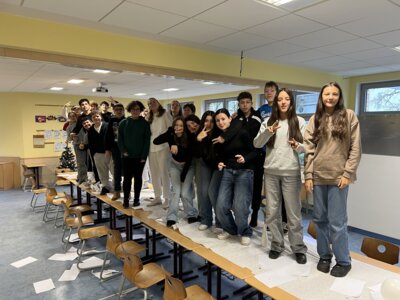 HLTM zeigt Klassenzimmerstück (Bild vergrößern)