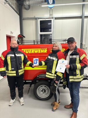 Jugendfeuerwehr Abtshagen erhält Auszeichnung (Bild vergrößern)