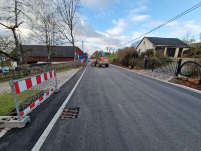 Asphalteinbau (Bild vergr&ouml;&szlig;ern)