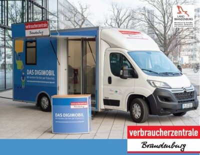 Foto zur Meldung: Vor-Ort-Beratungsangebot der Verbraucherzentrale Brandenburg: Das Digimobil kommt auch 2025 nach Perleberg