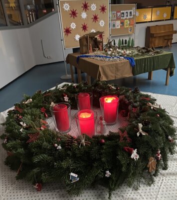 Adventszeit in der Grundschule Rottendorf (Bild vergrößern)