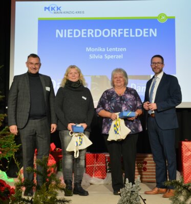 Bürgermeister Klaus Büttner (links), Silvia Sperzel (mitte-links), Monika Lentzen (mitte-rechts), Landrat Thorsten Stolz (rechts) (Bild vergrößern)