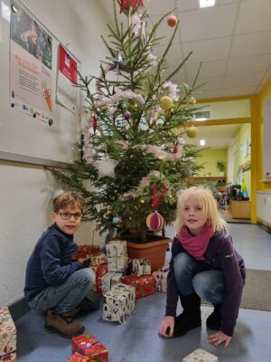 Kreative Weihnachtsvorbereitungen in der Schule (Bild vergrößern)