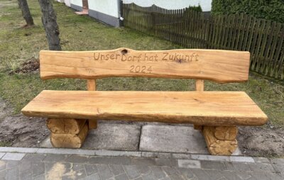 Meldung: Schwere Eichenbank für Brücker Weg/Heideweg/Busendorfer Weg