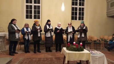 Meldung: Zusammensein und Vorfreude auf Weihnachten in der Kirche
