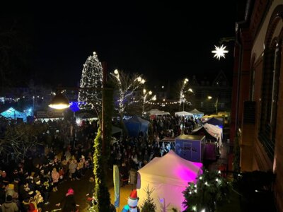 „Advent am Rathaus in Genthin“ ein voller Erfolg! (Bild vergrößern)