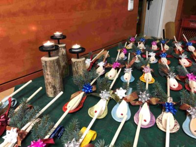 Seniorenweihnacht Heinersdorf_von Hand gefertigte Kochlöffelablagen