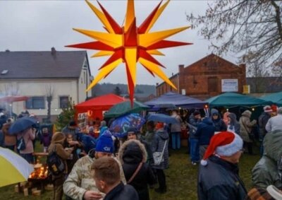 Meldung: Weihnachtsmarkt Nennhausen – trotz Regen ein kleines Highlight