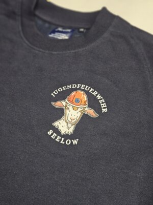 Neue Pullover für die Jugendfeuerwehr (Bild vergrößern)