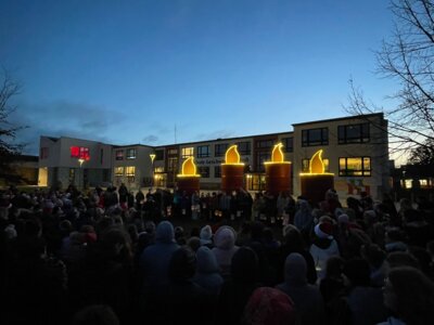 Weihnachtssingen am letzten Schultag im Jahr 2024 (Bild vergrößern)