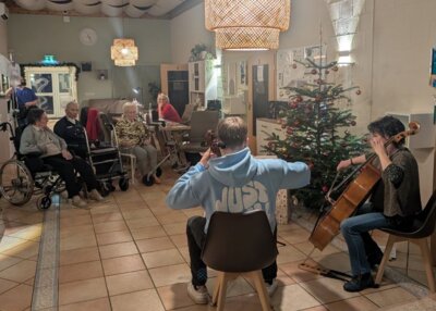 Weihnachtliches Musizieren für Pflegebedürftige