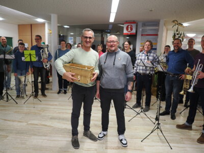 22.12.2024 - Weihnachtsliederspielen im Wichern Haus in Offenburg (Bild vergrößern)