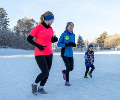 Und vielleicht gehört auch ein Lauf im Schnee zur Ferienfreizeit? Foto: Ralf Sawacki