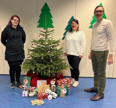Foto zur Meldung: Wunschbaum-Aktion: Elternschaft der Kita Unkelbach erfüllt Weihnachtswünsche