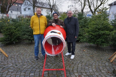 Bild von links: Hauptamtsleiter Ulrich Kraus, Karl Graß und Erster Bürgermeister Stefan Busch (Bild vergrößern)