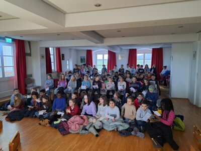 Meldung: Kinder der Gräfin-Monika-Schule gestalten Weihnachtsfeier mit