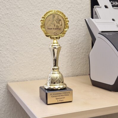 Dieser Pokal durfte ins Rathaus einziehen. Quelle: Matti Kopatz