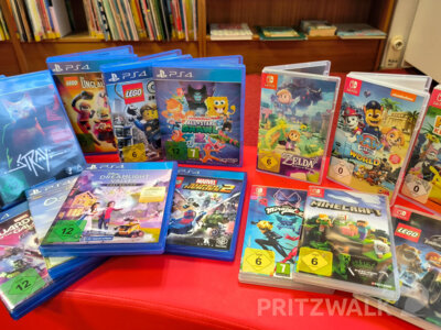 Eine Auswahl an Spielen für Nintendo Switch und Playstation 4 ist neu in der Stadtbibliothek Pritzwalk. Foto: Sandra Busch/Stadtbibliothek Pritzwalk (Bild vergrößern)