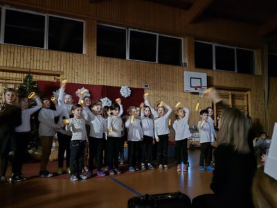 Weihnachtsfeier für die gesamte Schule