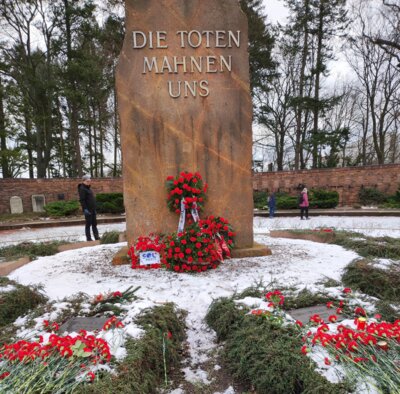 Foto zur Meldung: Traditionelle jährliche Demonstration zu Ehren von Karl Liebknecht und Rosa Luxemburg am 12.01.2025 zum Zentralfriedhof in Berlin-Friedrichsfelde
