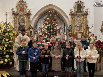 Vorstellung Kommunionkinder Miltach 2025 (Bild vergrößern)