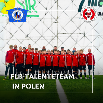 Viele junge Spieler lächeln in die Kamera