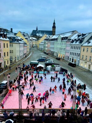 START DES EISLAUFVERGNÜGENS AUF DEM SCHNEEBERGER MARKT (Bild vergrößern)