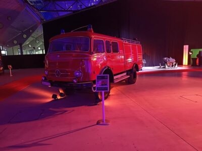 Geräteraum 2a und Weihnachten beim Benz….. (Bild vergrößern)