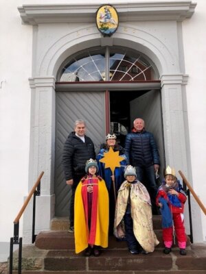 Meldung: Sternsinger bringen Segen ins Rathaus