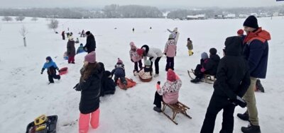 Foto zur Meldung: Schnee und Rodel gut - im Holzwickeder Süden ist eine Lösung gefunden