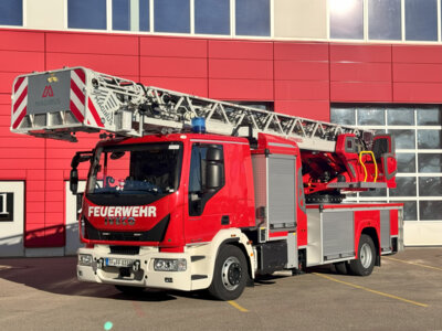 Foto zur Meldung: TATÜTATA - die neue Drehleiter ist da!
