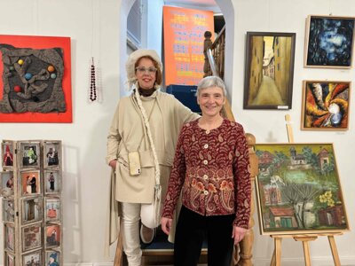 Masha Lofft (I) und Kathrin Maltzahn stellen derzeit in der Galerie „Am Stern“ aus I Foto: Martin Ferch (Bild vergrößern)