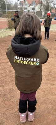 Mit Freude für die Natur: Die 1. Klassen gestalten Futterstellen für Vögel