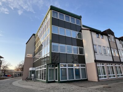 Foto zur Meldung: Rund 6,2 Millionen Erwachsene können nur eingeschränkt oder überhaupt nicht lesen und schreiben / VHS OSL eröffnet am 30. Januar neues Grundbildungszentrum