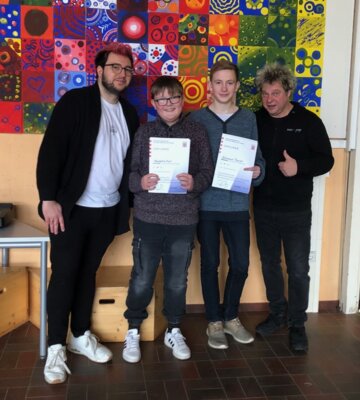 Meldung: Oleksandr und Konstantin sind Schulsieger im Mathematik-Wettbewerb