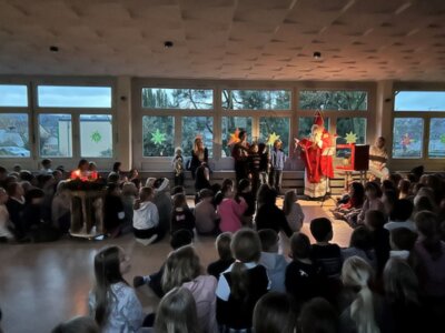 Festlicher Nikolausmorgen an der Grundschule Ochtendung (Bild vergrößern)