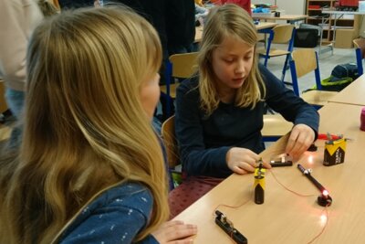 Einblicke in den Sachunterricht der Klasse 4: Elektrischer Strom (Bild vergrößern)