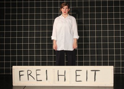 Foto zur Meldung: Aufführung der Theaterproduktion „NAME: SOPHIE SCHOLL“ am Schulzentrum