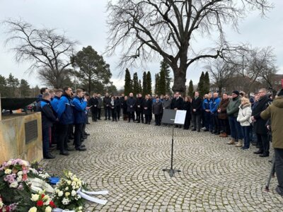 Foto zur Meldung: „Es ist unser aller Pflicht, die Erinnerung an das Grauen wach zu halten“ / Landkreis und BASF gedachten der Opfer des Holocaust