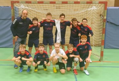 Mit Teamgeist zum Triumph – Handballer nehmen erste Hürde (Bild vergrößern)