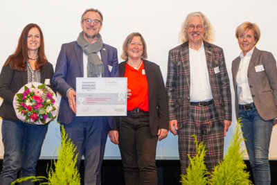 Stolz nehmen die Vertreter der Stadt Sontra die Auszeichnung anlässlich des Jahrestreffen Tourismus in Borken entgegen; Foto www.hoffmann.media (Bild vergrößern)