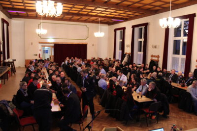 Mehr als 130 Mitglieder der Ortswehren waren zur Jahreshauptversammlung der Stadtfeuerwehr Querfurt im Kulturhaus Weißenschirmbach zusammengekommen.
